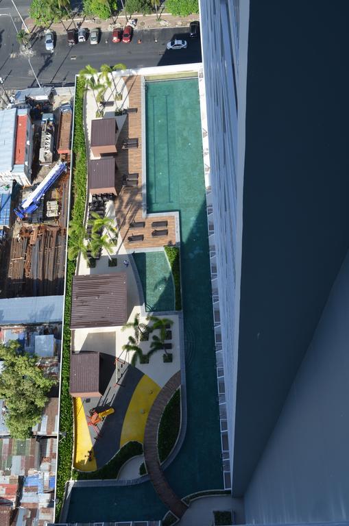 Jovic'S Condo At Breeze Residences. Manila Bagian luar foto