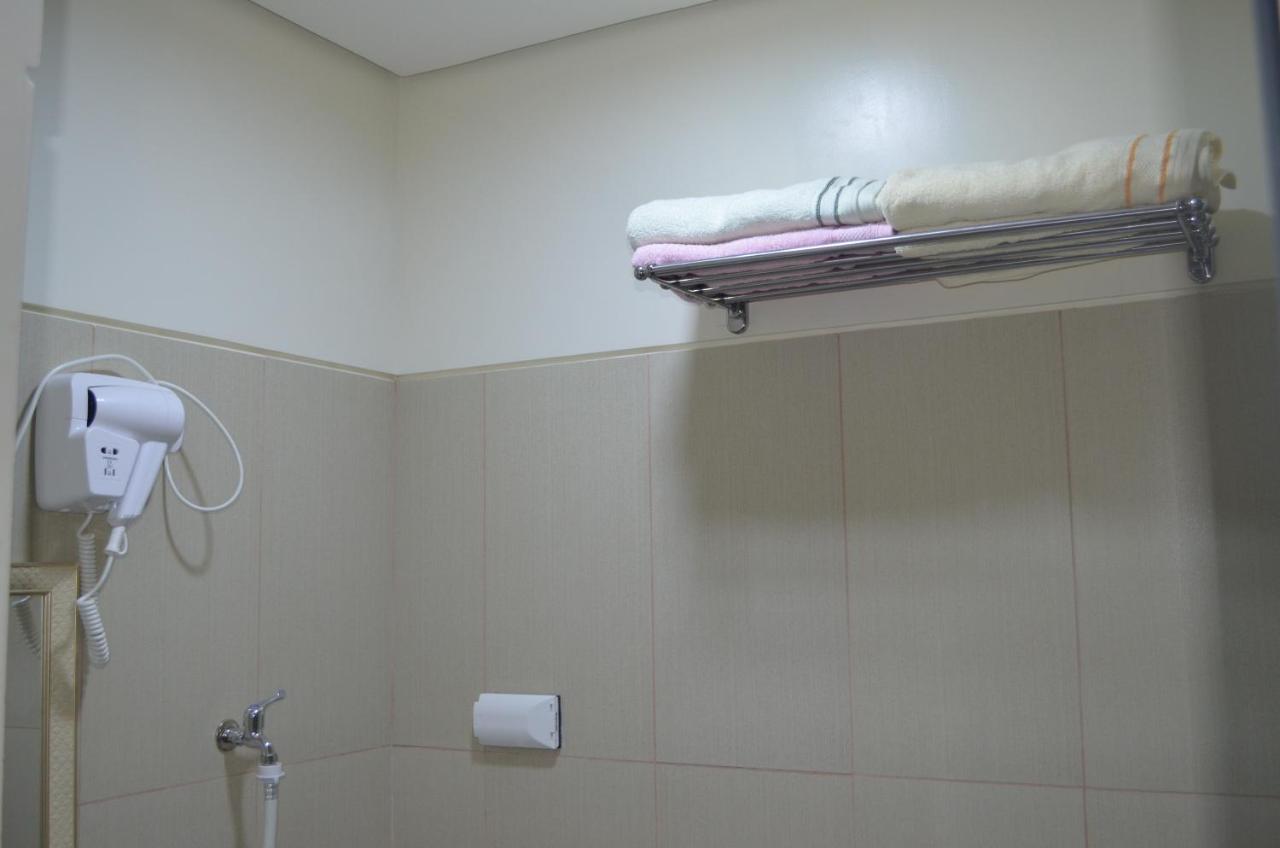 Jovic'S Condo At Breeze Residences. Manila Bagian luar foto