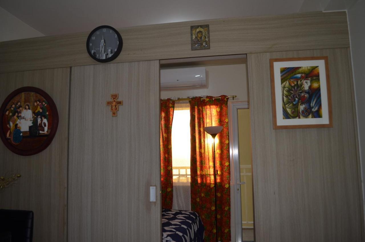 Jovic'S Condo At Breeze Residences. Manila Bagian luar foto